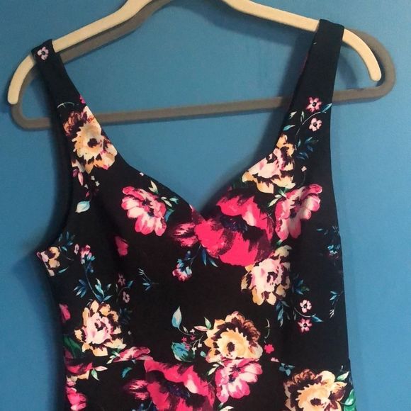 Dress - Picture 2 of 2